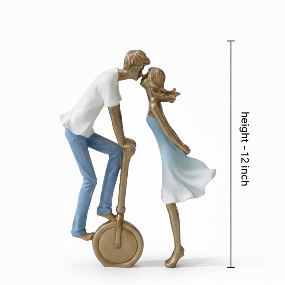 Romantic Kissing Couple Showpiece